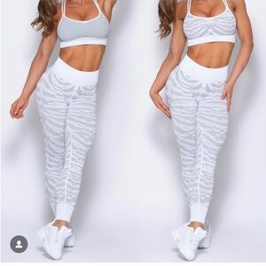 Bombshell leggings and matching bra set white tiger print. Size M/L